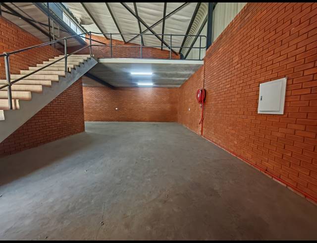243M² WAREHOUSE TO LET IN ORMONDE